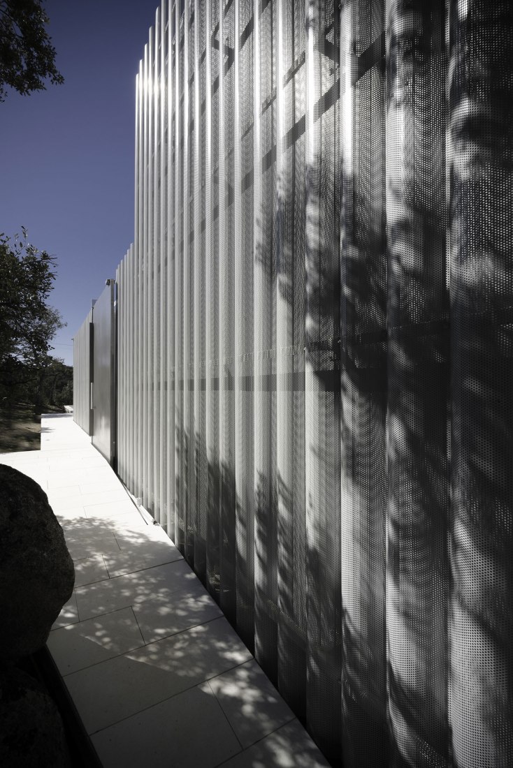 House and painting space for an artist by Idearch. Photograph by Joaquín Mosquera