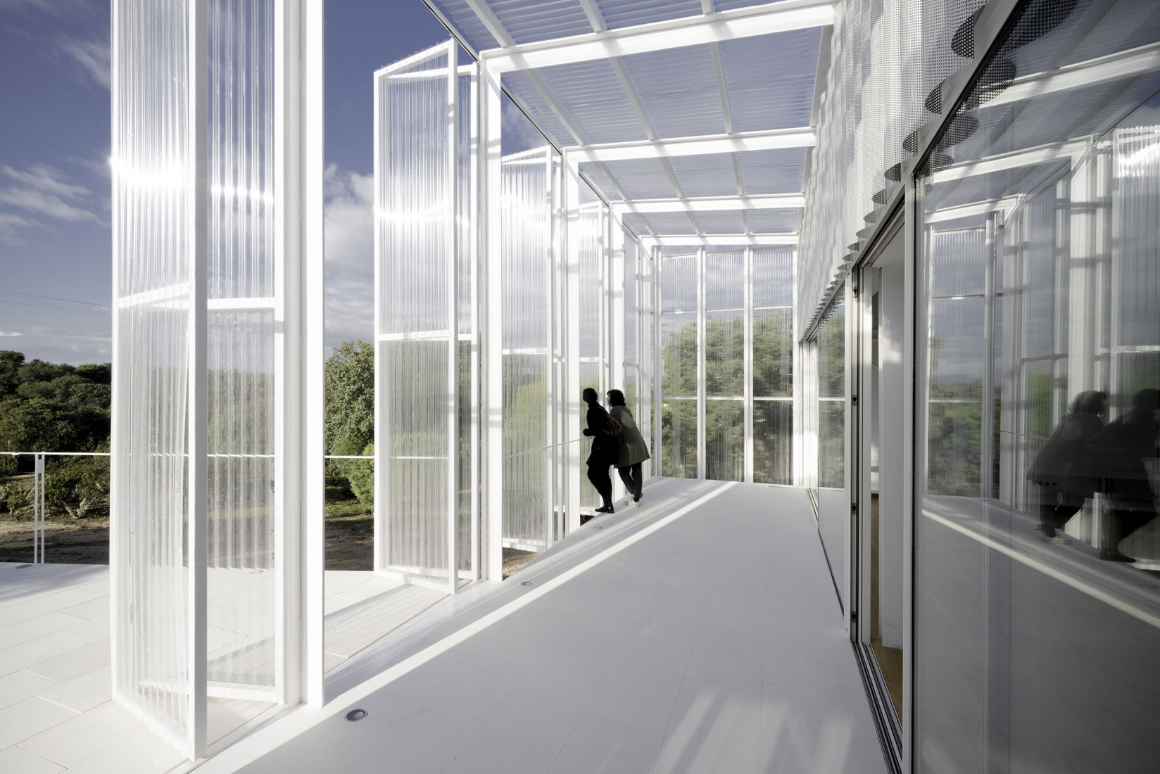 House and painting space for an artist by Idearch. Photograph by Joaquín Mosquera