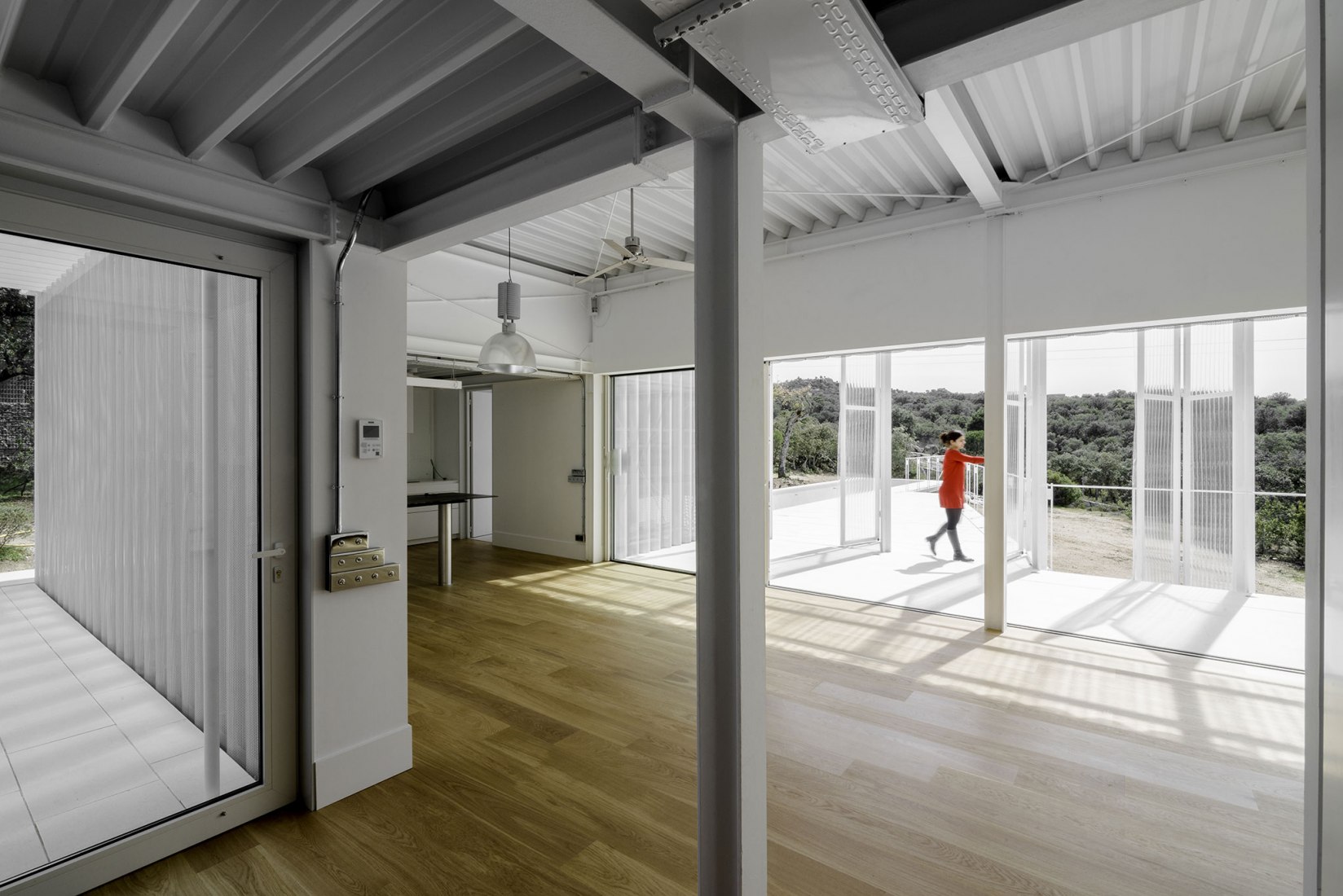 House and painting space for an artist by Idearch. Photograph by Joaquín Mosquera