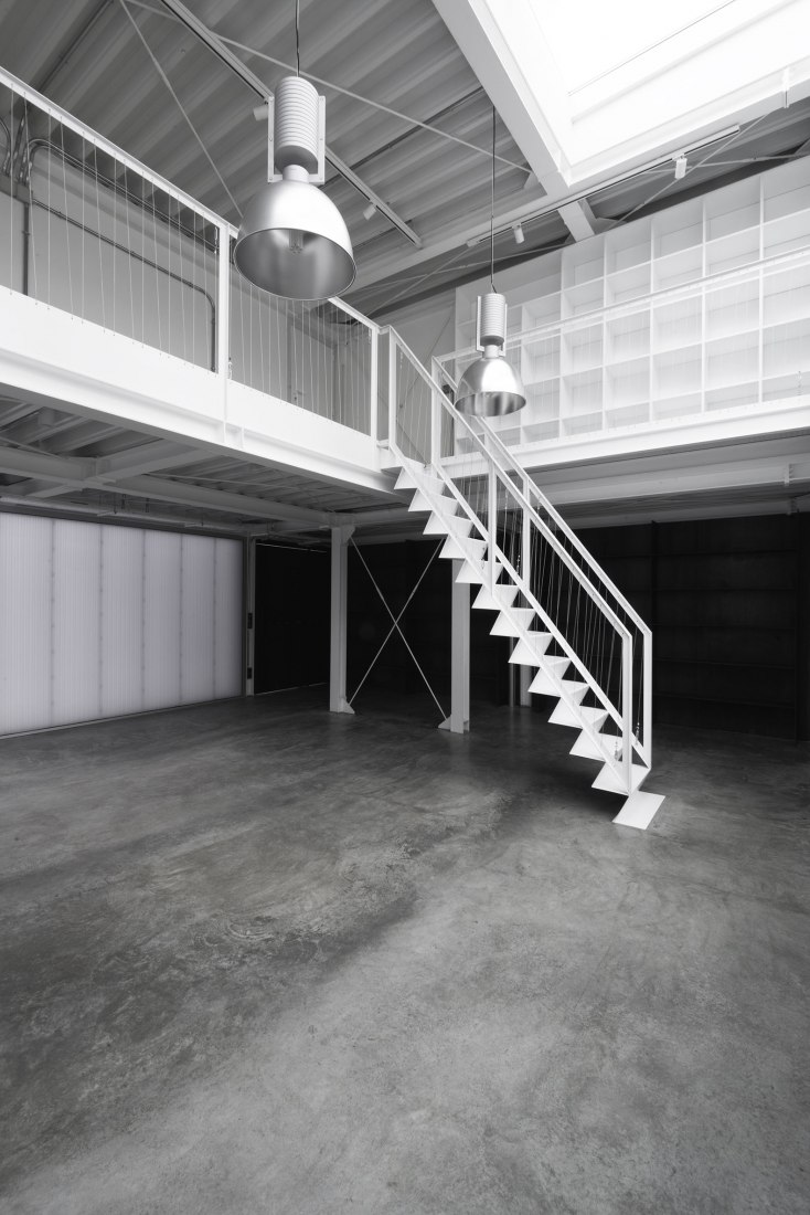 House and painting space for an artist by Idearch. Photograph by Joaquín Mosquera