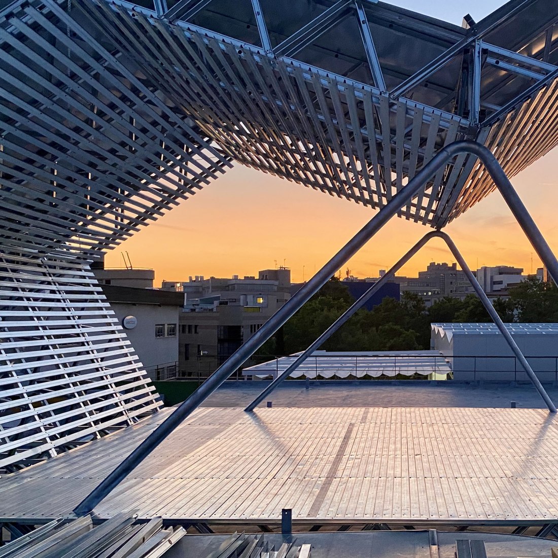 Pérgola Fotovoltaica por Ignacio Borrego Arquitectos. Fotografía por Igancio Borrego.