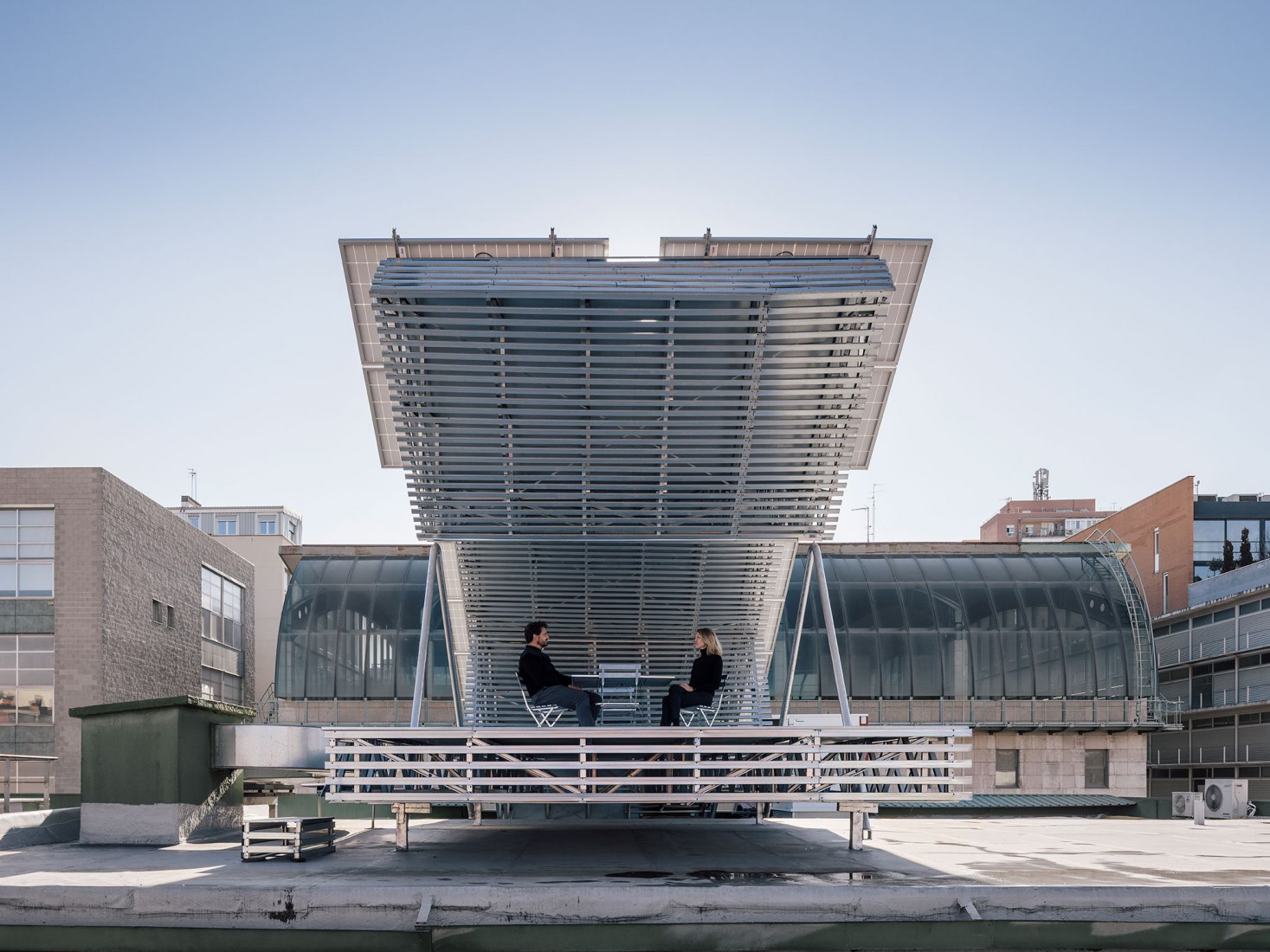 Pérgola Fotovoltaica por Ignacio Borrego Arquitectos. Fotografía por Imagen Subliminal