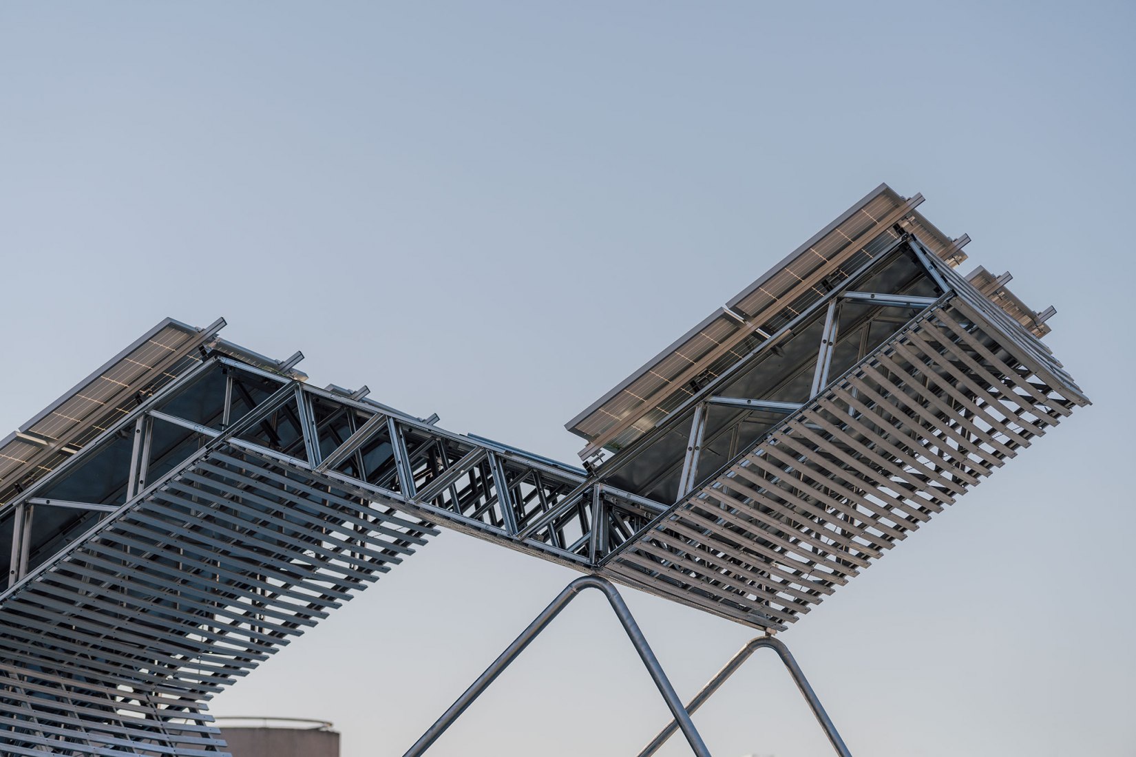 Pérgola Fotovoltaica por Ignacio Borrego Arquitectos. Fotografía por Imagen Subliminal