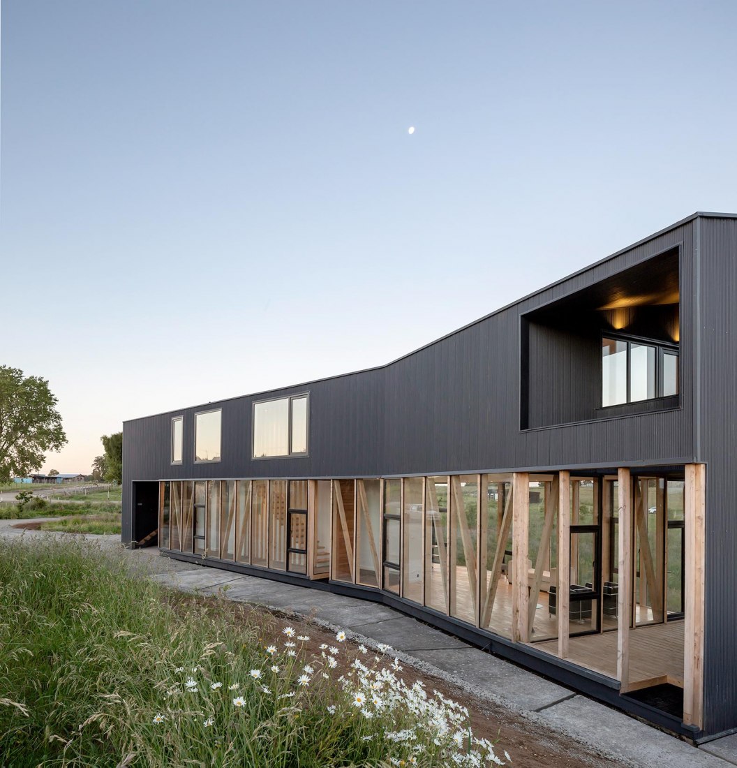 Casa Maitenes por Ignacio Correa. Fotografía por Aryeh Kornfled
