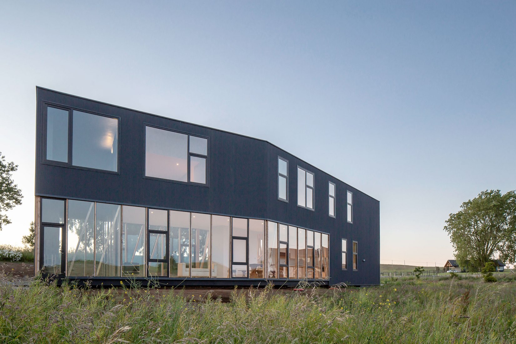 Casa Maitenes por Ignacio Correa. Fotografía por Aryeh Kornfled