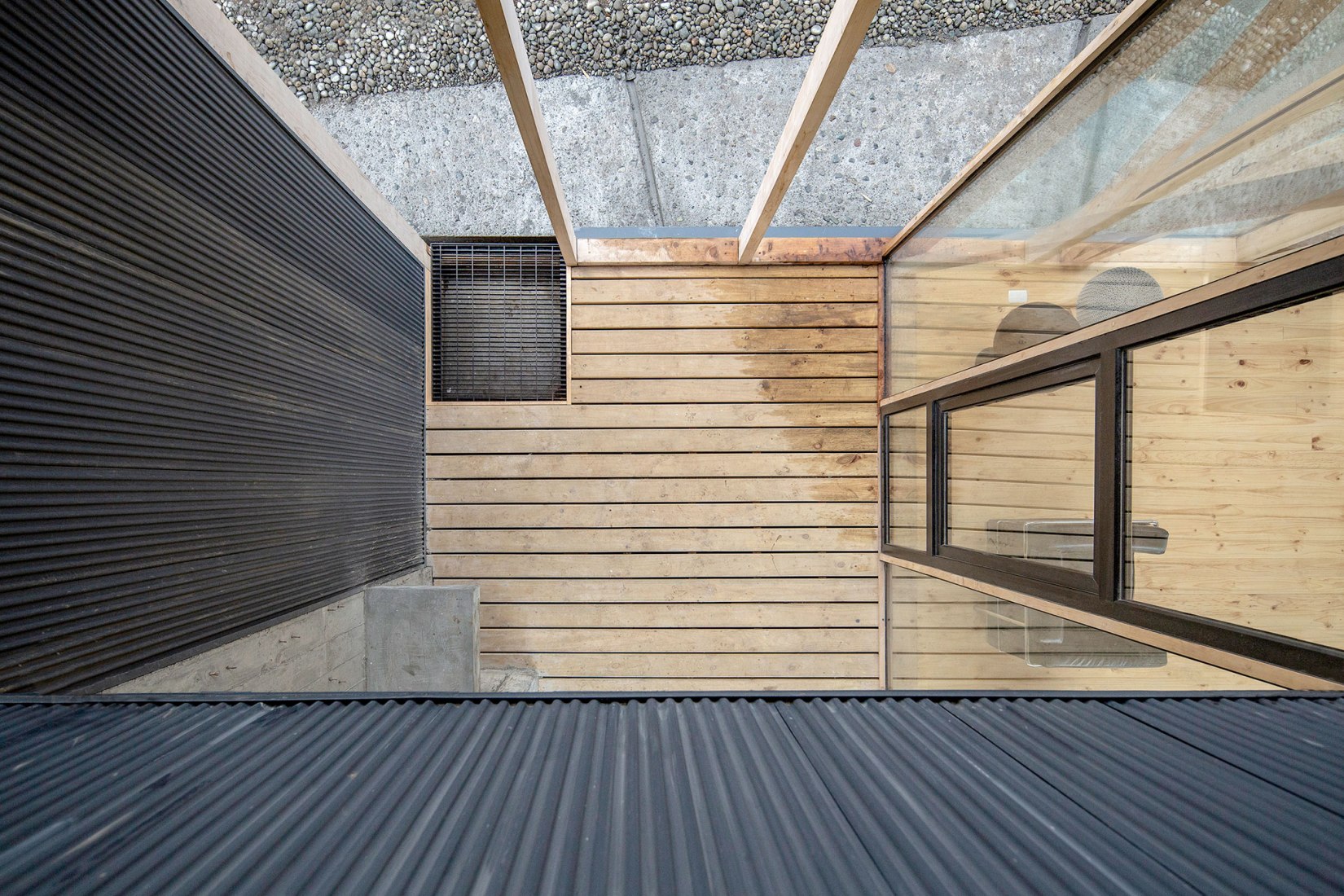 Casa Maitenes por Ignacio Correa. Fotografía por Aryeh Kornfled