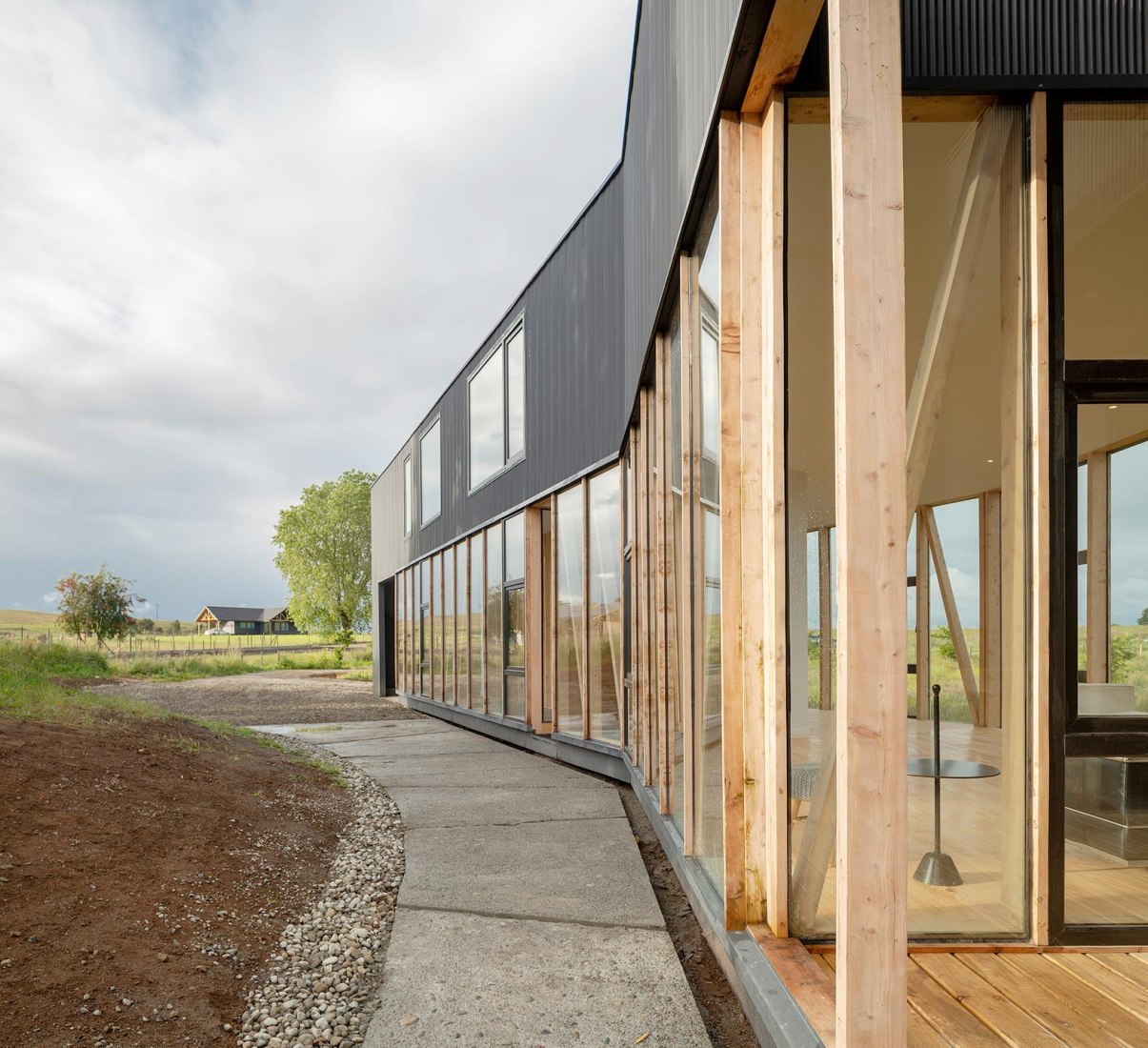 Casa Maitenes por Ignacio Correa. Fotografía por Aryeh Kornfledal clima. Casa Maitenes por Ignacio Correa