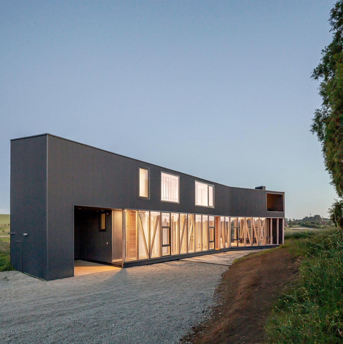 Casa Maitenes por Ignacio Correa. Fotografía por Aryeh Kornfled