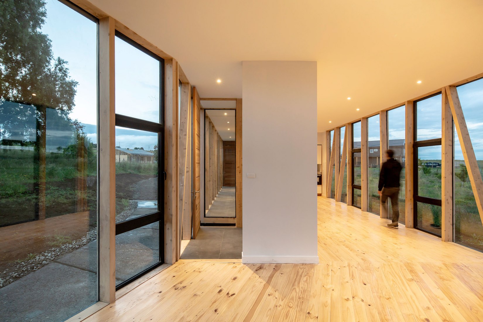 Casa Maitenes por Ignacio Correa. Fotografía por Aryeh Kornfled