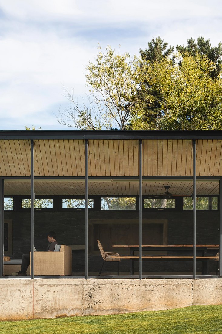 Lake pavilion by Ignacio Correa. Photograph by Pablo Casals Aguirre.