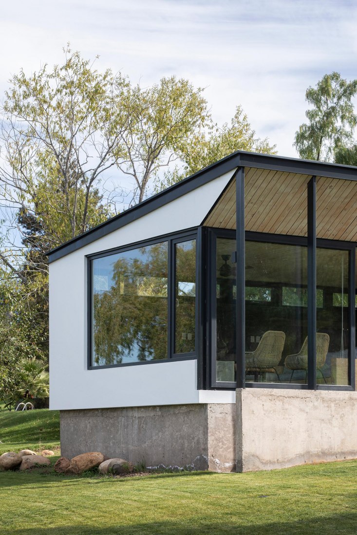 Lake pavilion by Ignacio Correa. Photograph by Pablo Casals Aguirre.