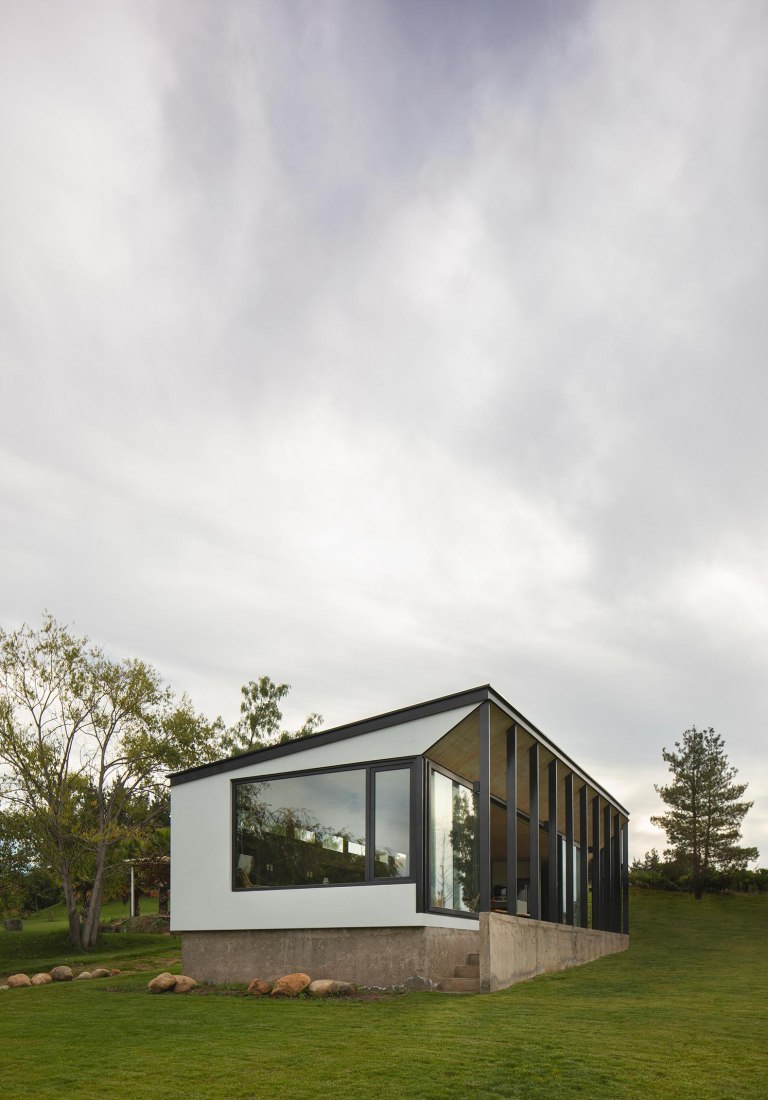 Lake pavilion by Ignacio Correa. Photograph by Pablo Casals Aguirre.