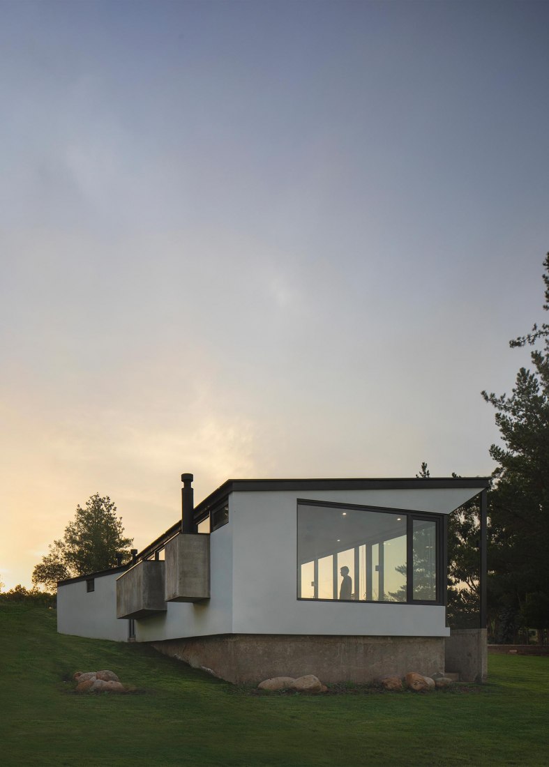 Lake pavilion by Ignacio Correa. Photograph by Pablo Casals Aguirre.