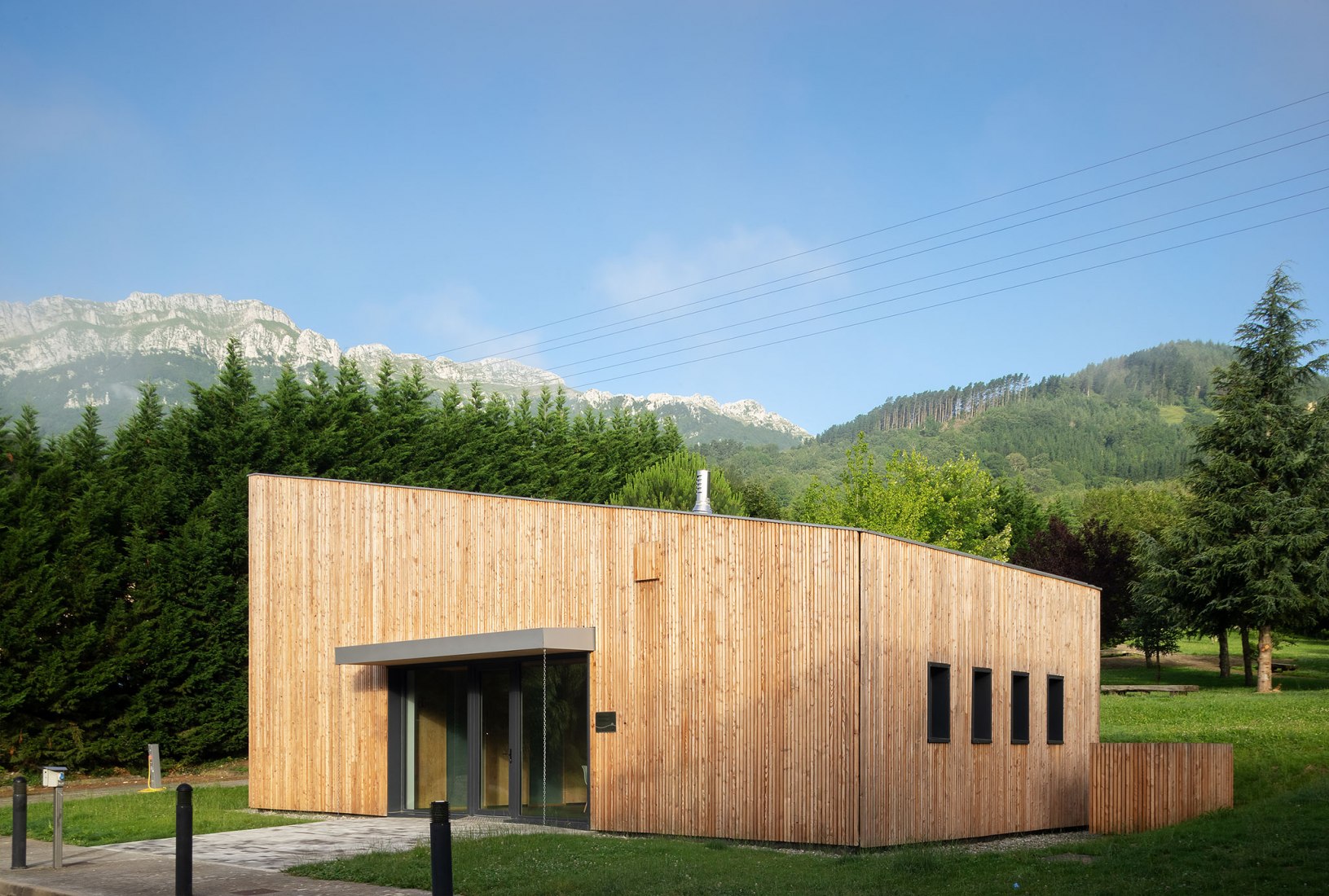 Casa del Peregrino por Ignacio Ibarretxe Pariente e Iñaki del Prim. Fotografía por Jorge Allende.