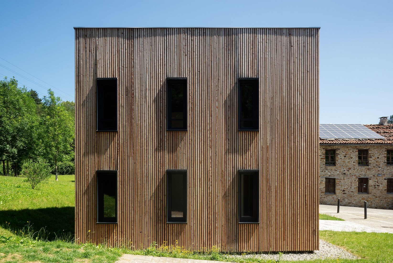 Casa del Peregrino por Ignacio Ibarretxe Pariente e Iñaki del Prim. Fotografía por Jorge Allende.