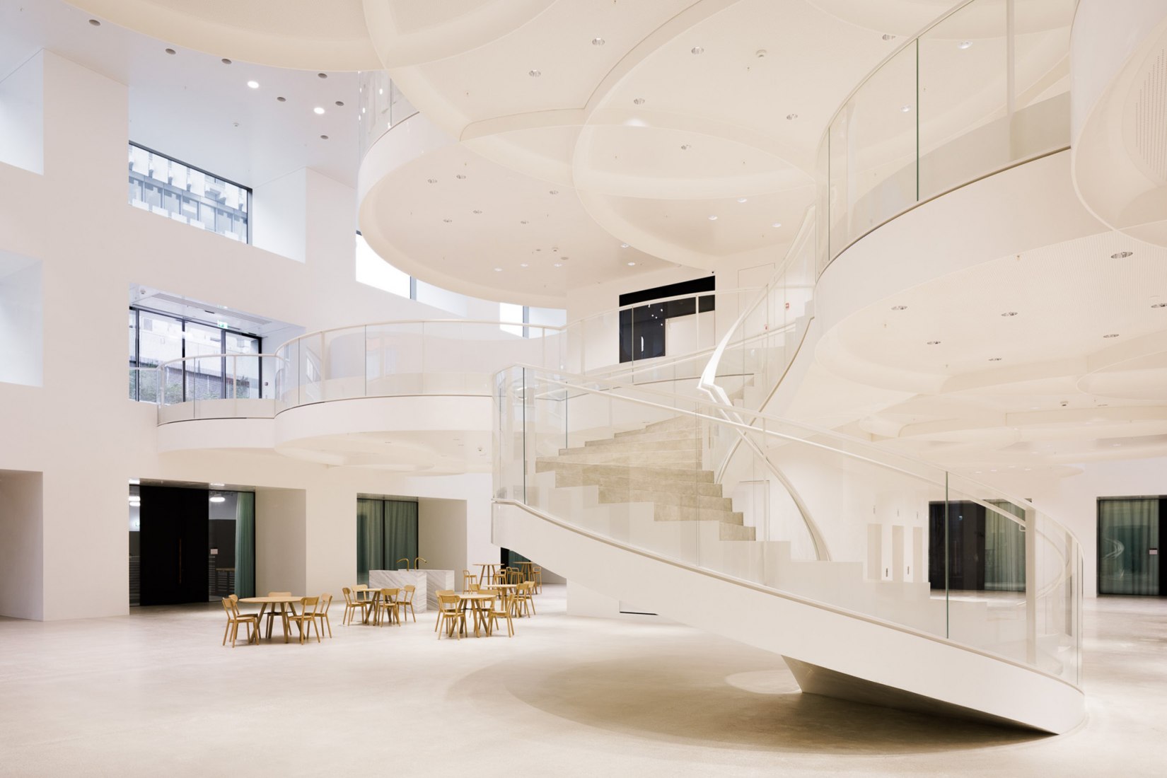 Edificio de investigación Biozentrum de la Universidad de Basel por Ilg Santer Architekten. Fotografía por Daisuke Hirabayashi