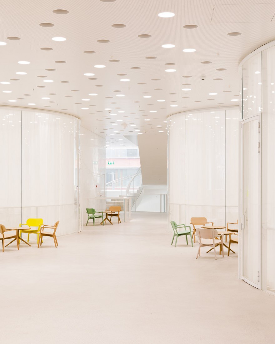 Edificio de investigación Biozentrum de la Universidad de Basel por Ilg Santer Architekten. Fotografía por Daisuke Hirabayashi