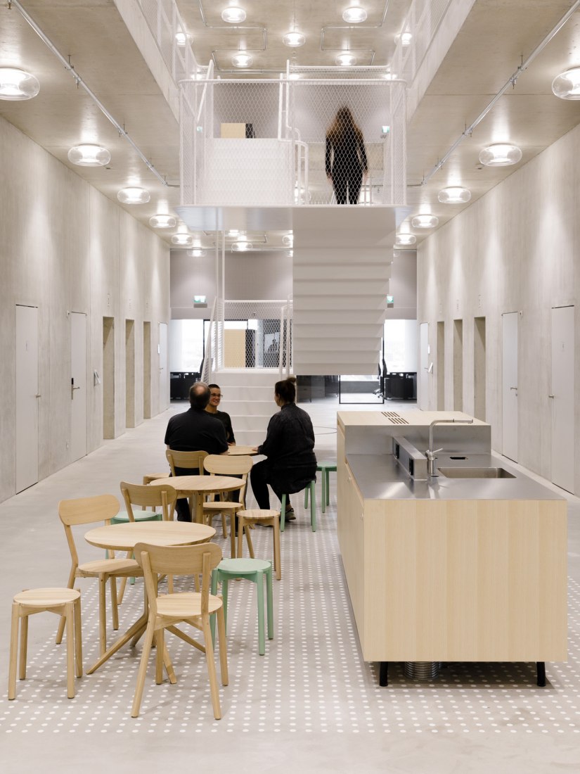 Edificio de investigación Biozentrum de la Universidad de Basel por Ilg Santer Architekten. Fotografía por Daisuke Hirabayashi