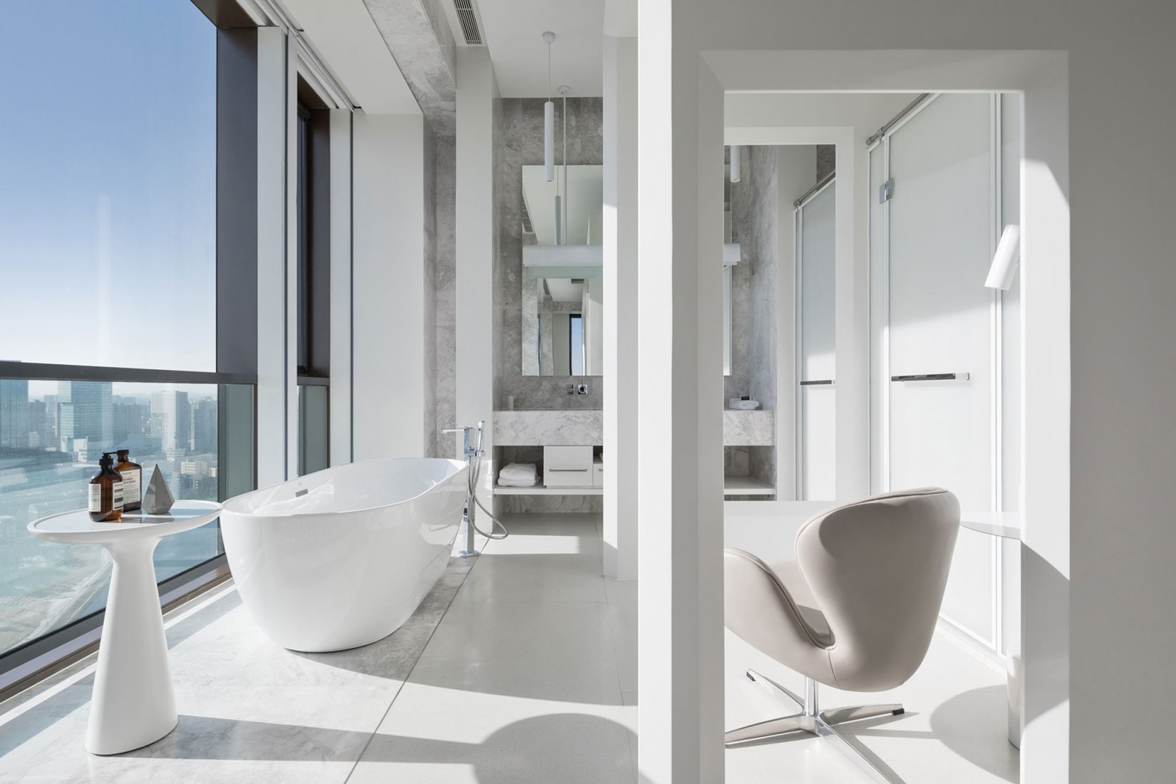 In Between por DESIGN APARTMENT. Fotografía por Zhong Weizhi.