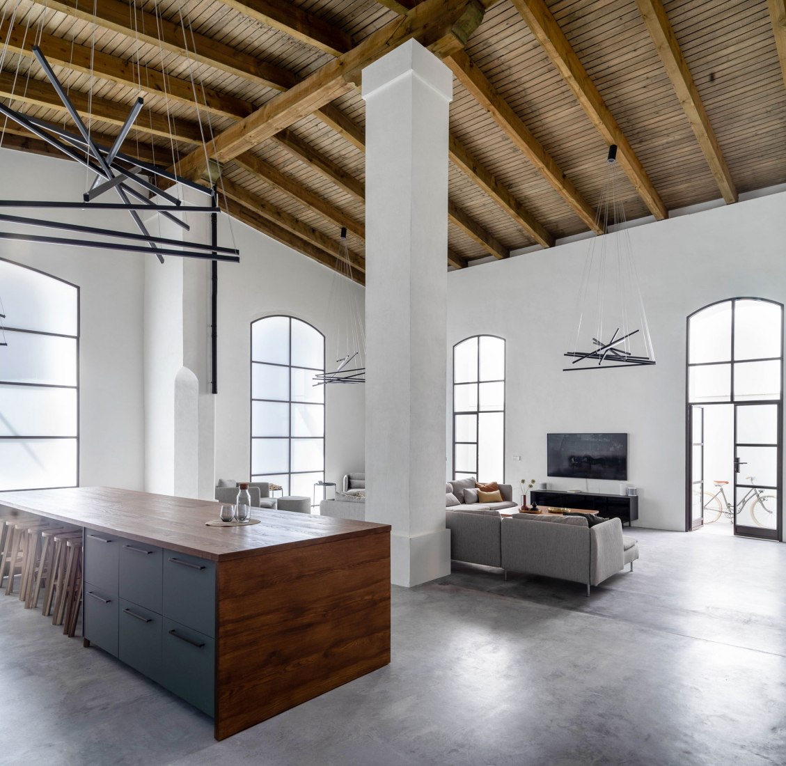 Housing in a Bodega de Jerez by Iniesta Nowell Arquitectos. Photograph by Rafael Iniesta Nowell.