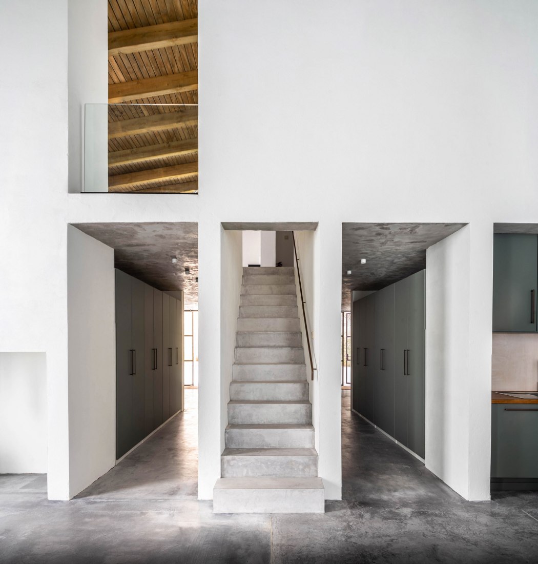 Housing in a Bodega de Jerez by Iniesta Nowell Arquitectos. Photograph by Rafael Iniesta Nowell.