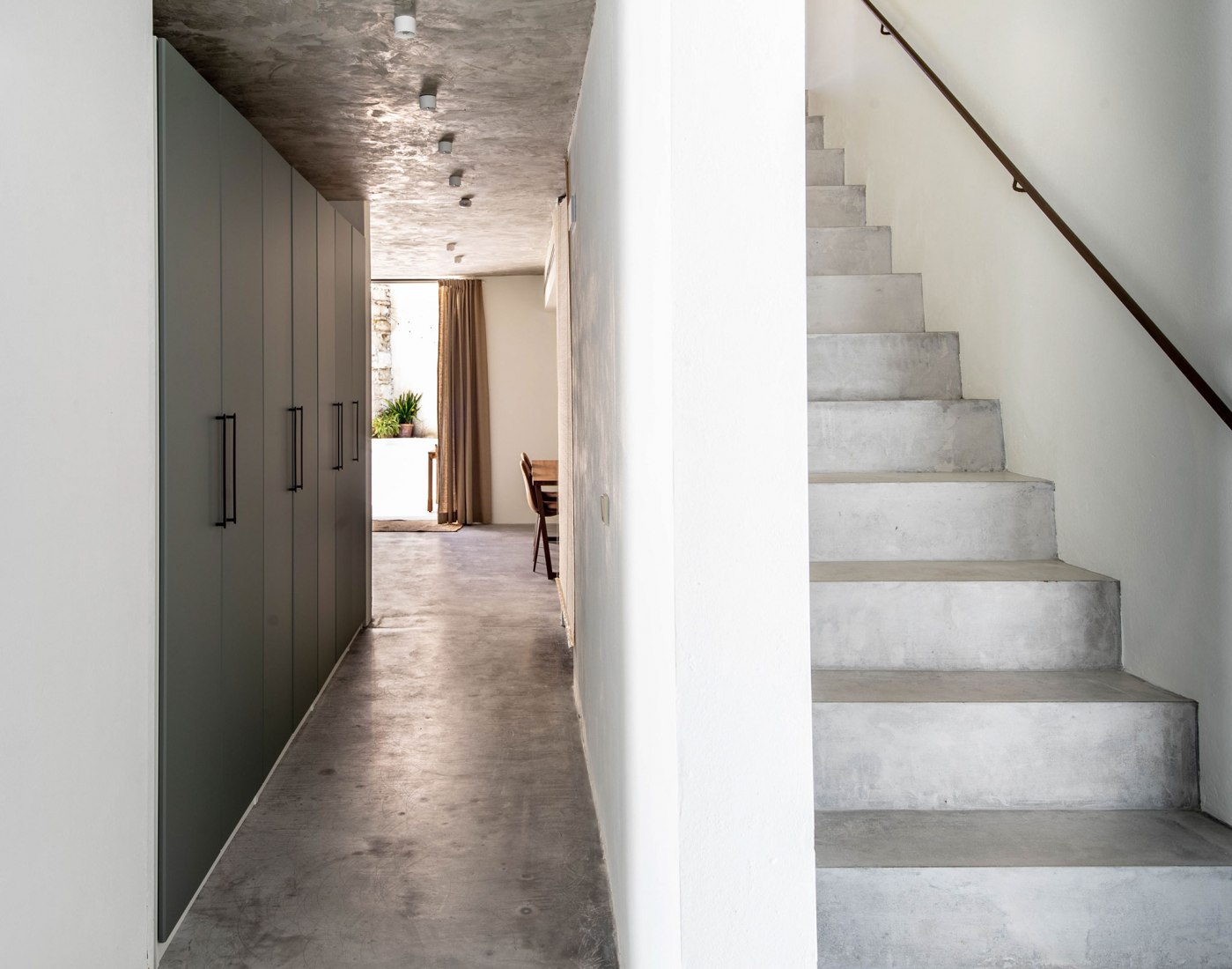 Housing in a Bodega de Jerez by Iniesta Nowell Arquitectos. Photograph by Rafael Iniesta Nowell.