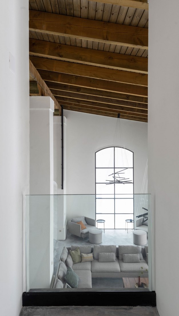 Housing in a Bodega de Jerez by Iniesta Nowell Arquitectos. Photograph by Rafael Iniesta Nowell.