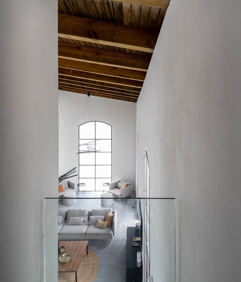 Housing in a Bodega de Jerez by Iniesta Nowell Arquitectos. Photograph by Rafael Iniesta Nowell.