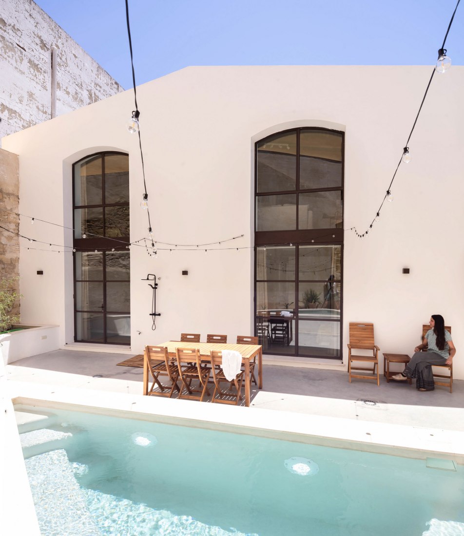 Housing in a Bodega de Jerez by Iniesta Nowell Arquitectos. Photograph by Rafael Iniesta Nowell.