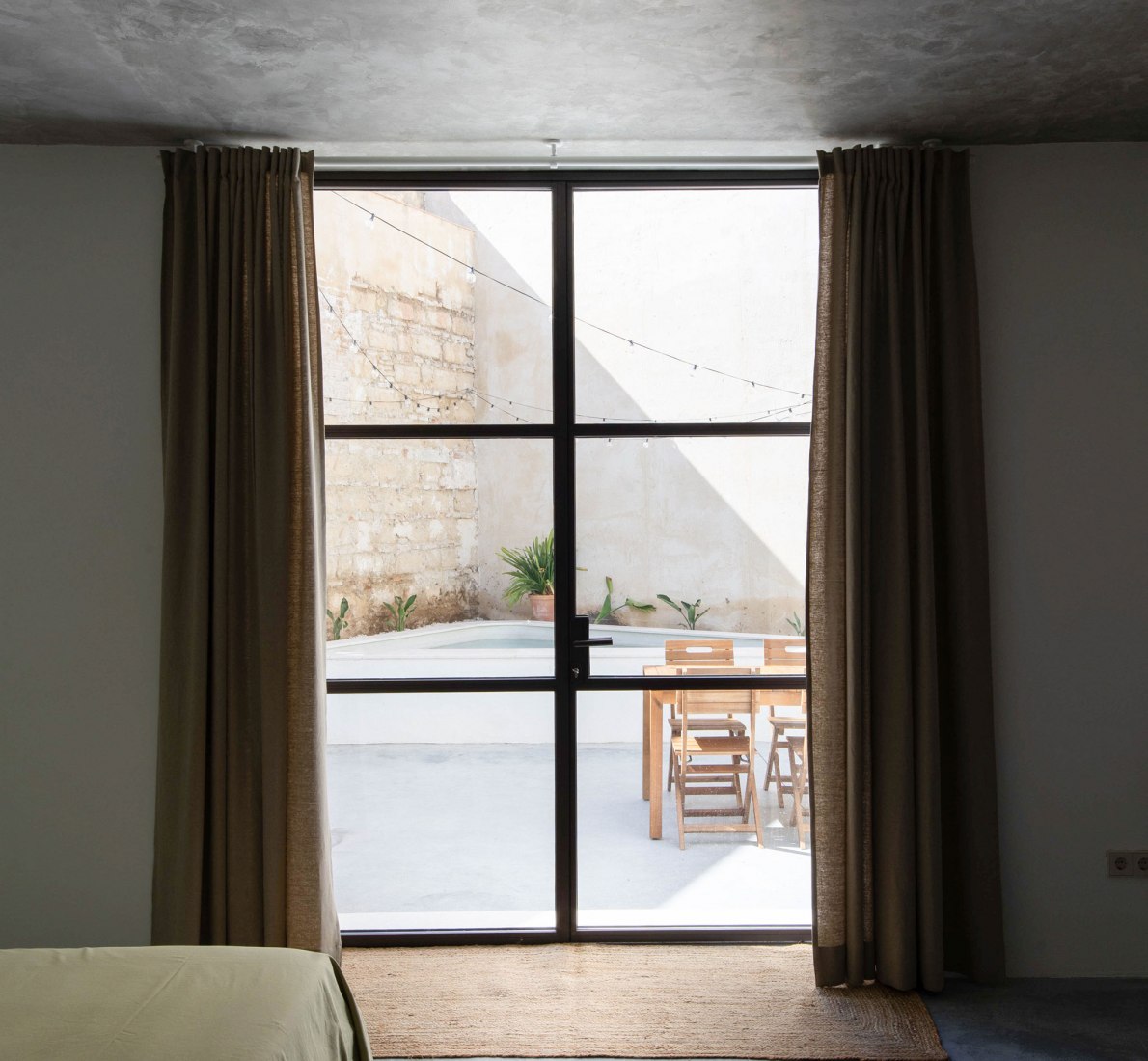 Housing in a Bodega de Jerez by Iniesta Nowell Arquitectos. Photograph by Rafael Iniesta Nowell.