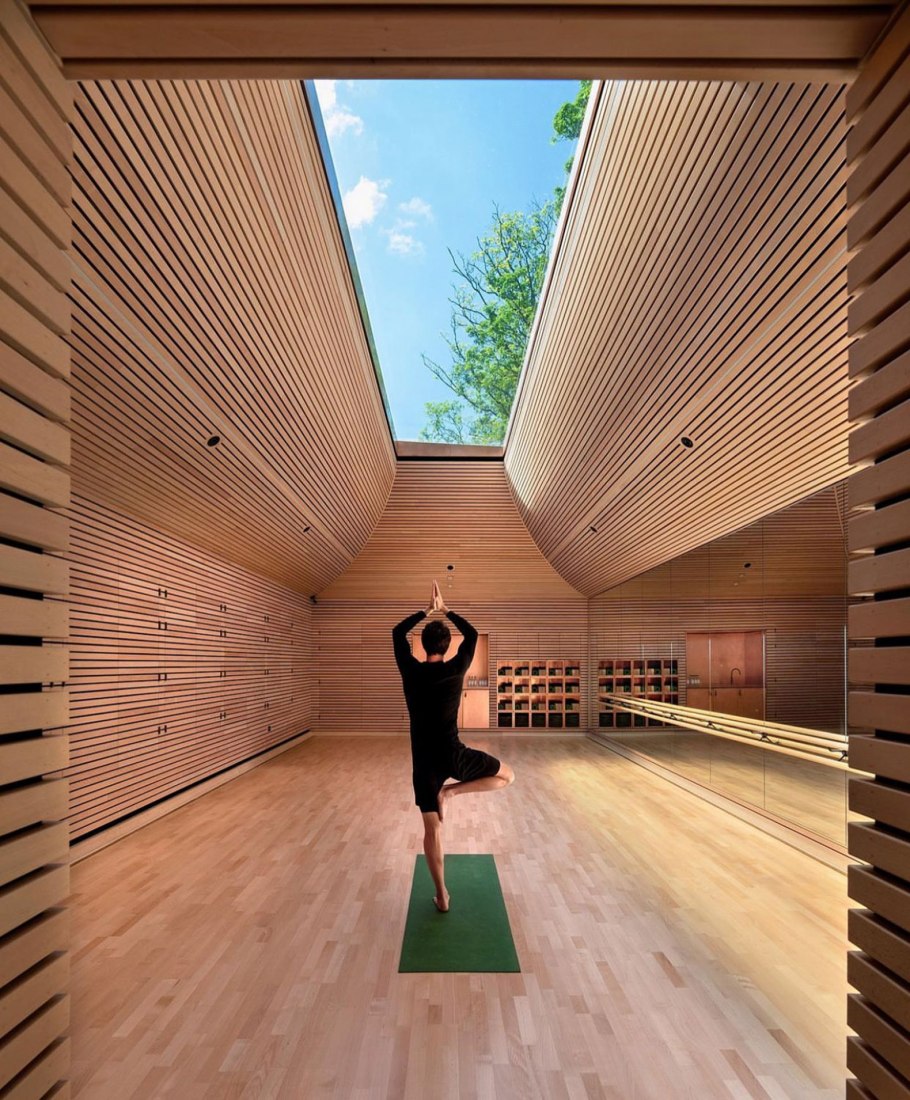 Estudio de Yoga por Invisible Studio. Fotografía por Jim Stephenson.