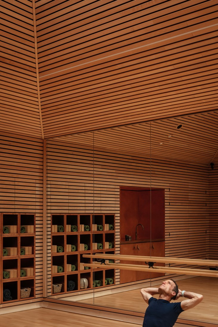 Estudio de Yoga por Invisible Studio. Fotografía por Jim Stephenson.