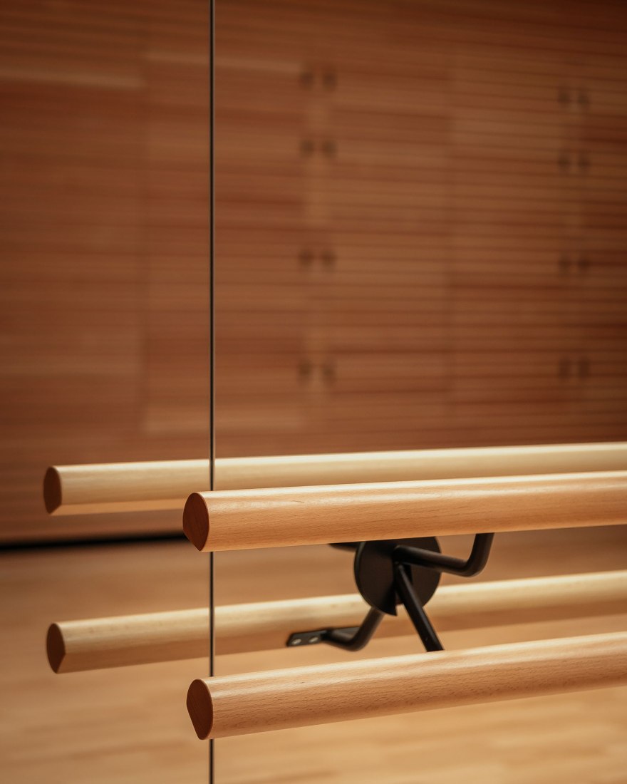 Estudio de Yoga por Invisible Studio. Fotografía por Jim Stephenson.