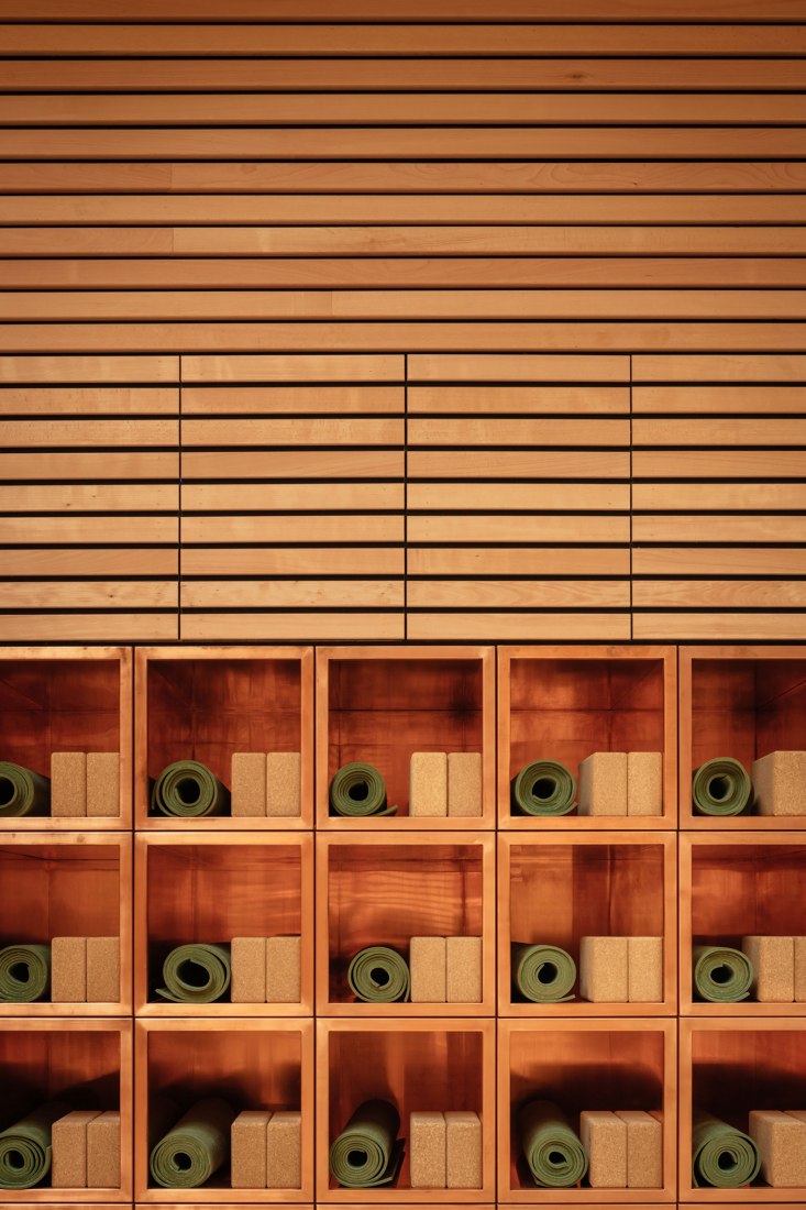 Estudio de Yoga por Invisible Studio. Fotografía por Jim Stephenson.