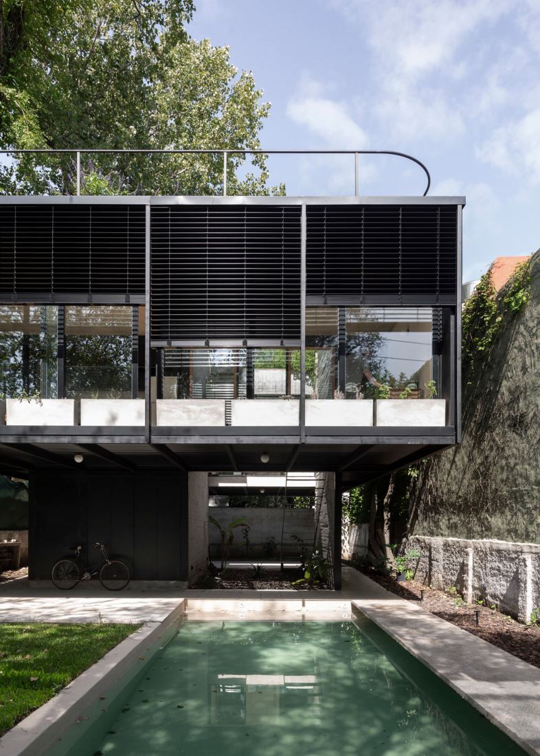ATO House by iR arquitectura. Photograph by Federico Cairoli.