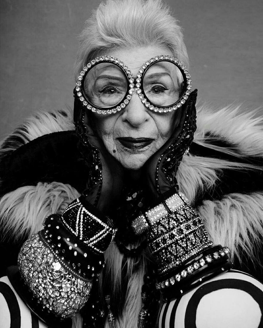 Iris Apfel fotografiada por Rubén Afanador para el libro «Excentricas».