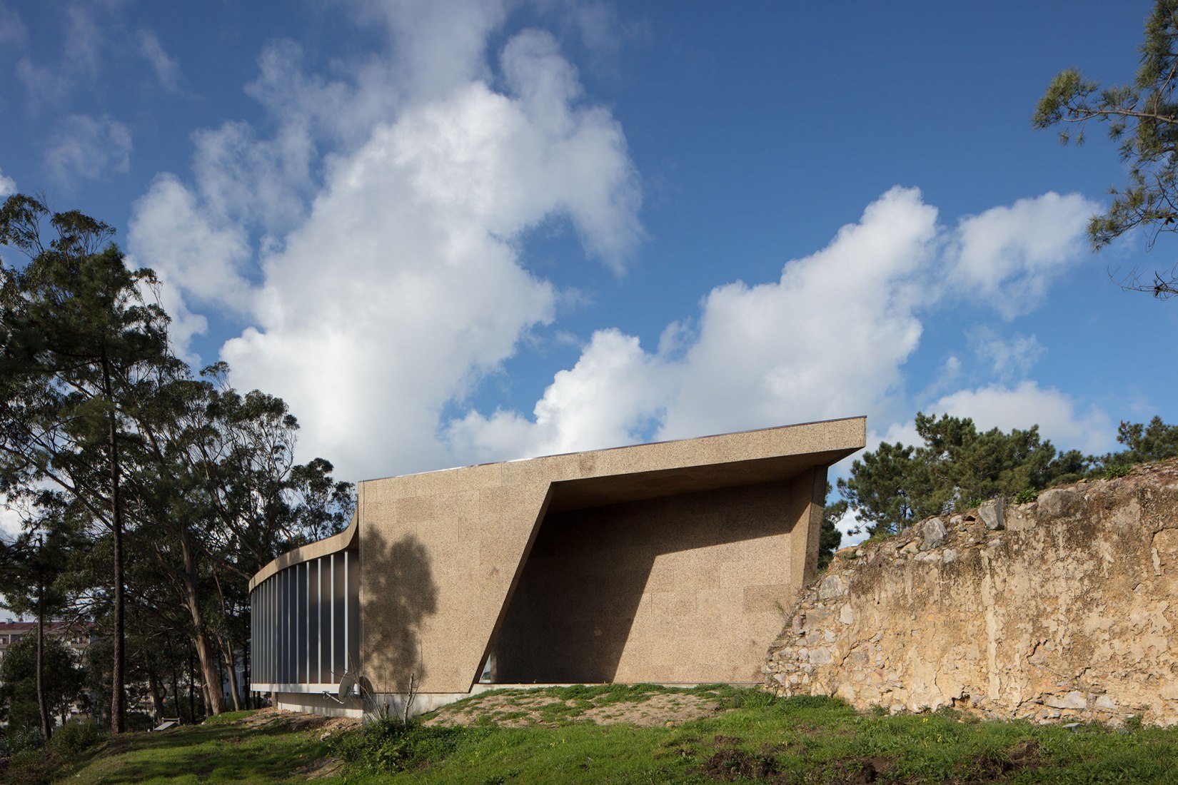 DrySuit Fitness Centre by Jorge Bártolo, Arquitetura. Photograph by José Campos