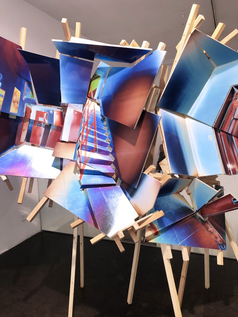 Entrada, Recepción 2. 225x228x105 cm. "Surface variations" by Isidro Blasco. Courtesy of Isidro Blasco.