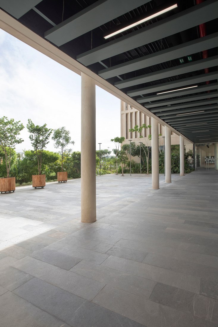 Escuela Bancaria y Comercial, EBC Campus Mérida por IUA Ignacio Urquiza Arquitectos. Fotografía por Estudio Urquiza (Ignacio Urquiza).