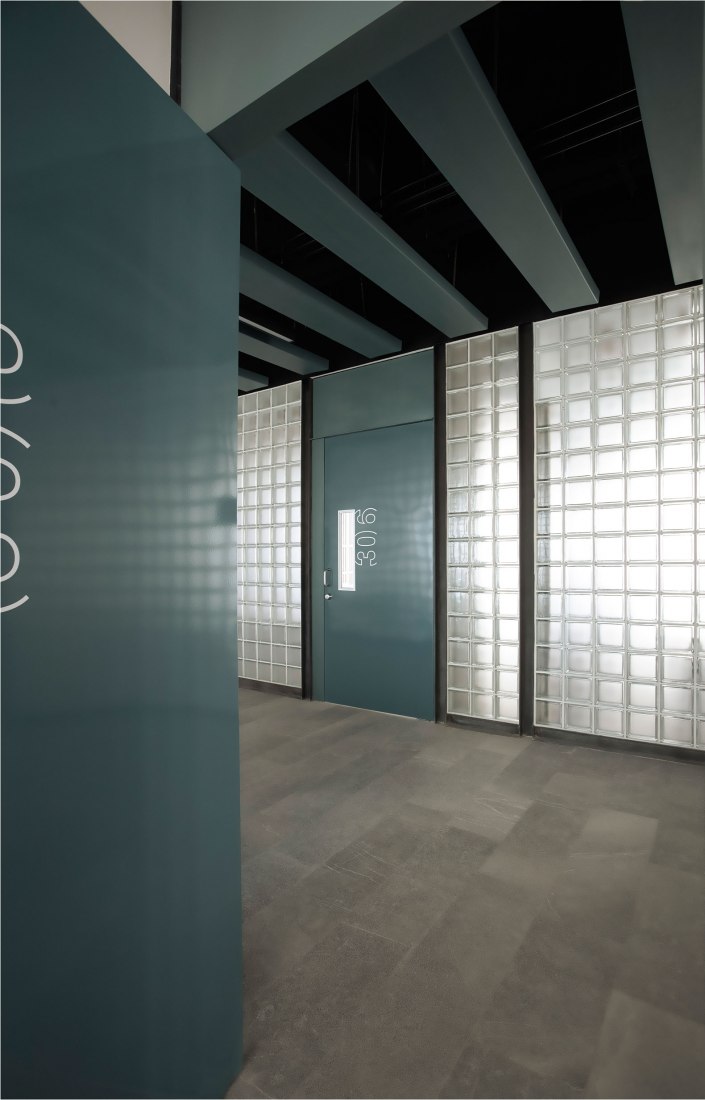 Escuela Bancaria y Comercial, EBC Campus Mérida por IUA Ignacio Urquiza Arquitectos. Fotografía por Estudio Urquiza (Ignacio Urquiza).