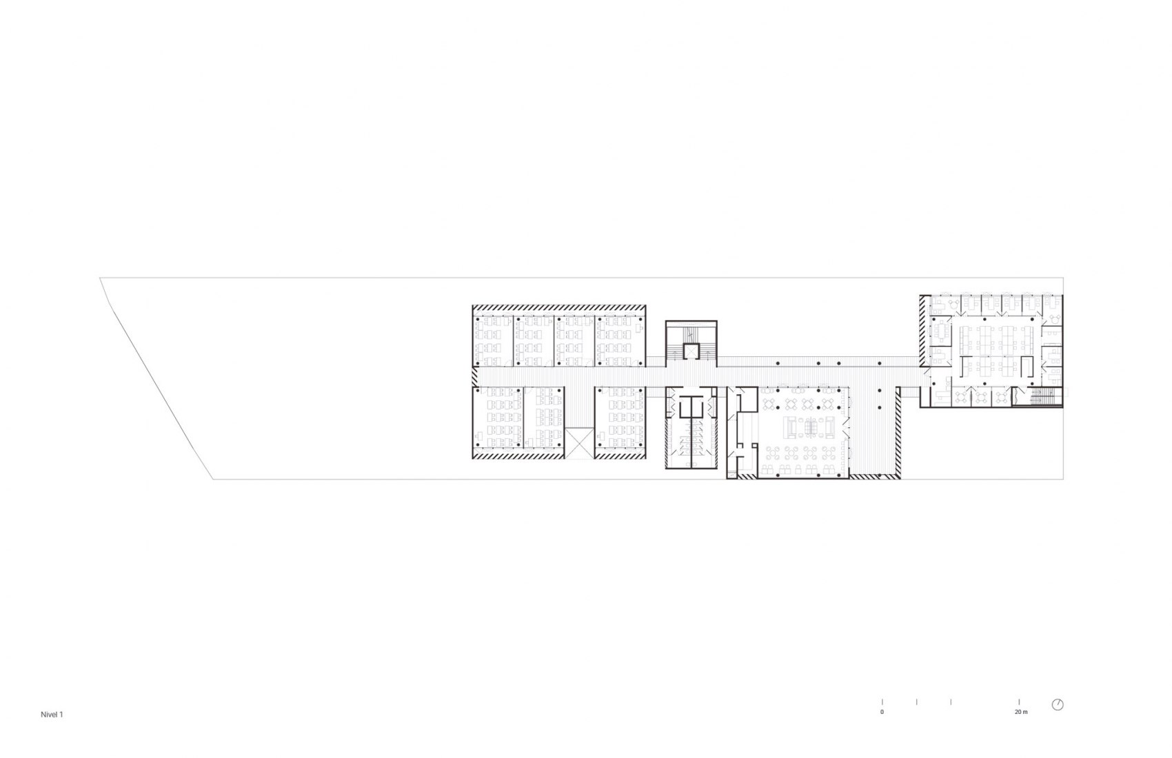 Planta primera. Escuela Bancaria y Comercial, EBC Campus Mérida por IUA Ignacio Urquiza Arquitectos.