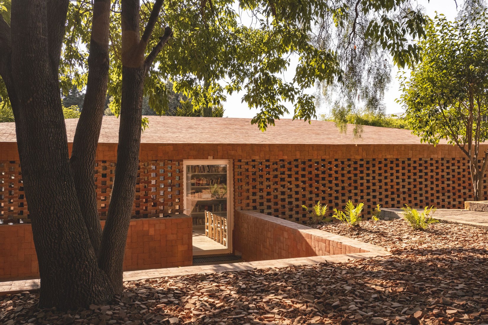 Centro Cultural del Centro Educativo de Morelia por Iván Marín + Doho Constructivo. Fotografía por Jose Carlos Macouzet / Eduardo Armenta.