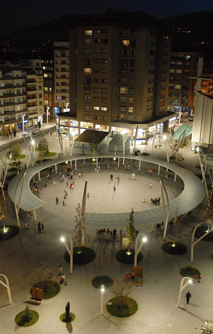 Vista de pájaro. Plaza Indautxu en Bilbao por JAAM sociedad de arquitectura. Fotografía © Elker Azketa. 
