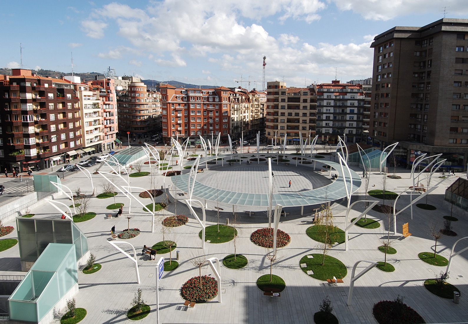 Vista exterior. Plaza Indautxu en Bilbao por JAAM sociedad de arquitectura. Fotografía © Elker Azketa.