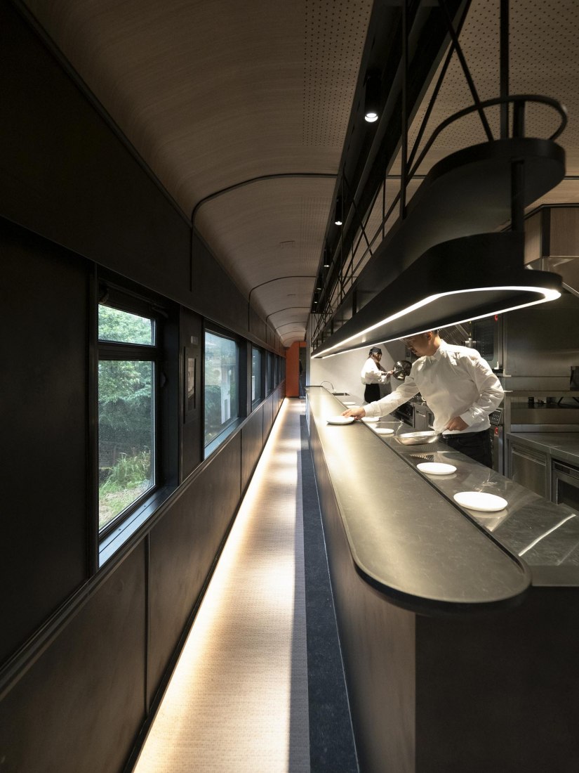 The Moving Kitchen Restaurant by J.C. Architecture. Photograph by Kuomin Lee