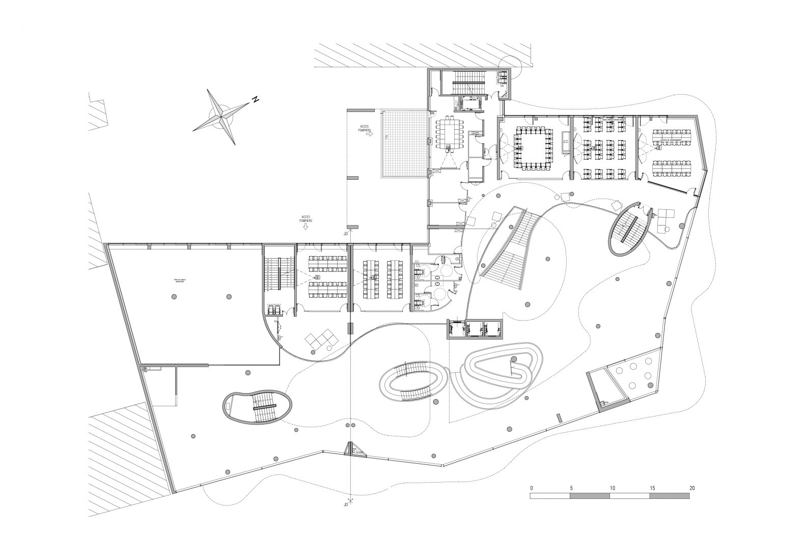 Plano de entreplanta. Centro de aprendizaje Le Studium por Jean-Pierre Lott Architecte. 