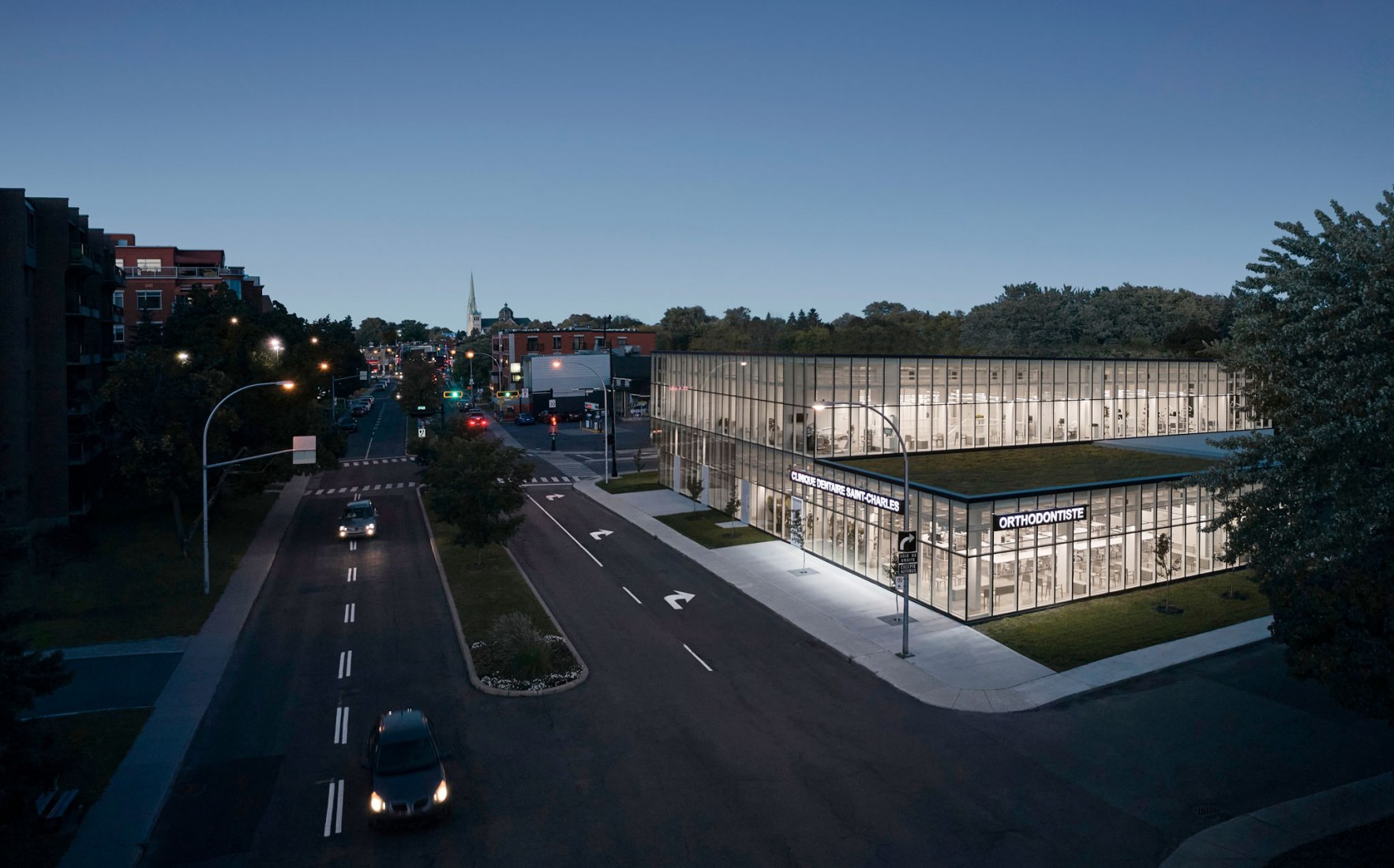 Clínica dental por Studio Jean Verville architectes. Fotografía por Maxime Brouillet.