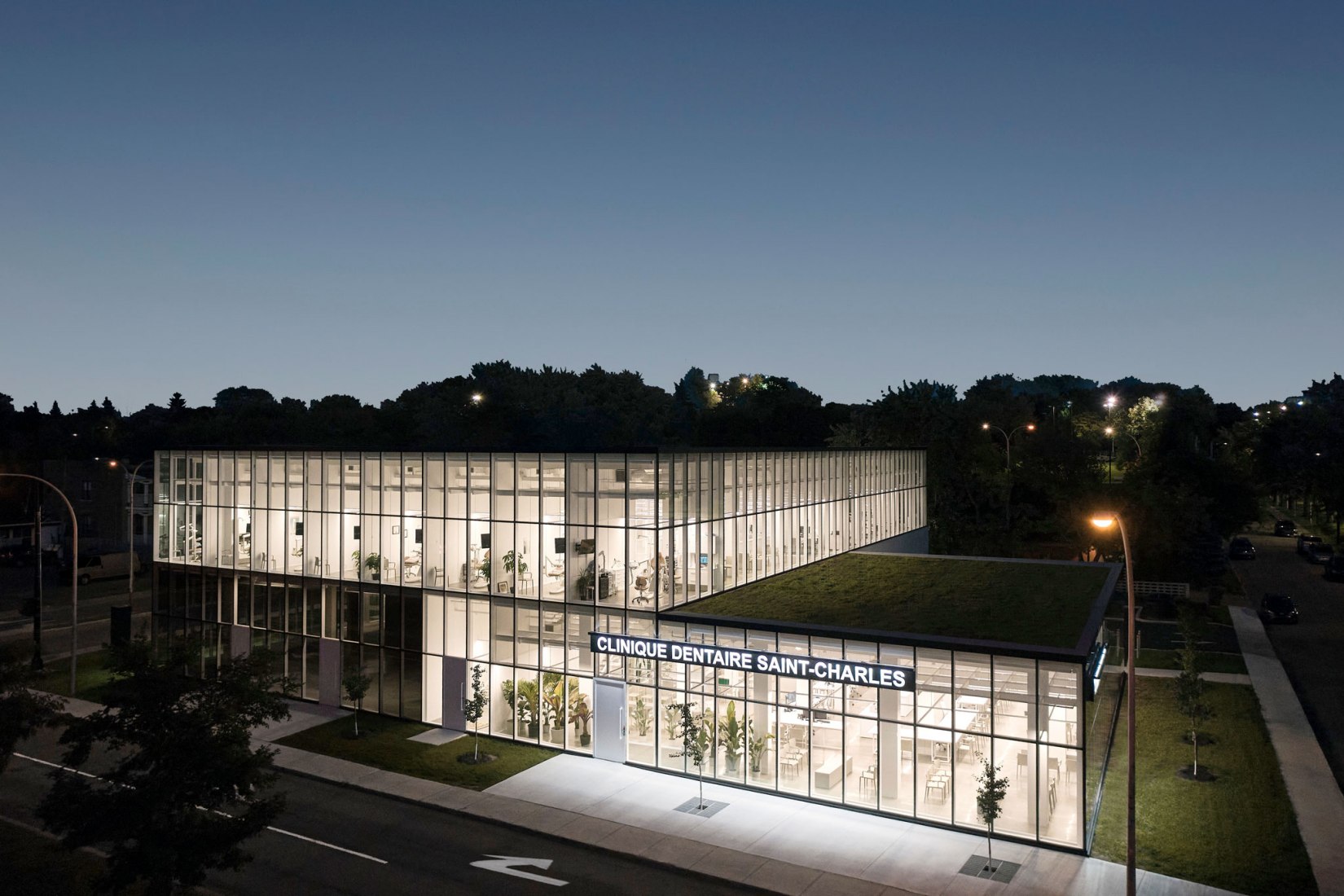 Clínica dental por Studio Jean Verville architectes. Fotografía por Maxime Brouillet.