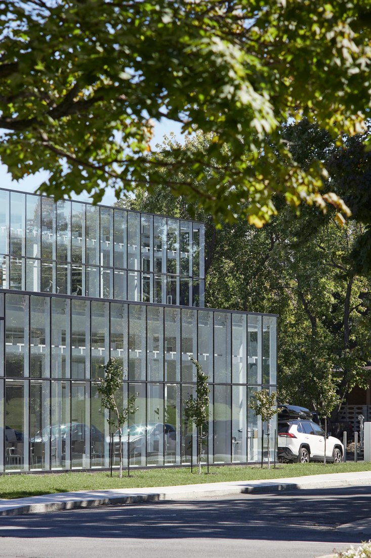 Clínica dental por Studio Jean Verville architectes. Fotografía por Maxime Brouillet.