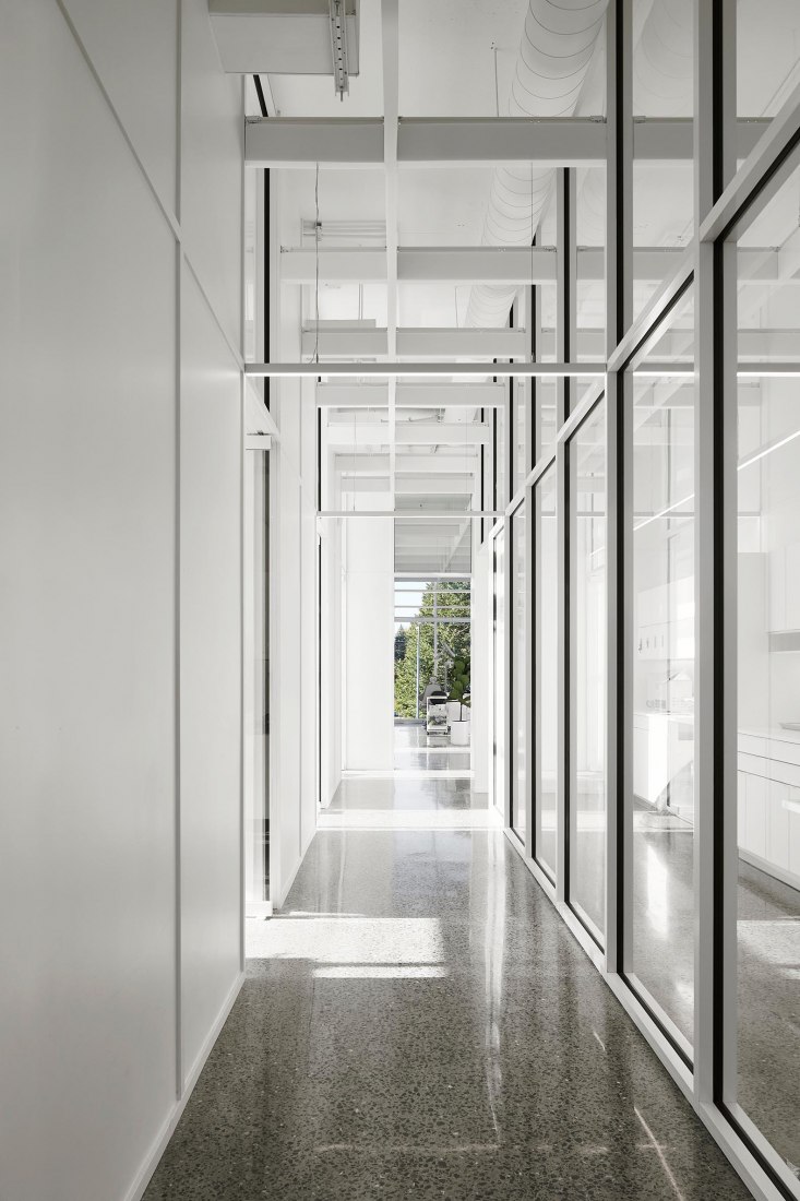 Clínica dental por Studio Jean Verville architectes. Fotografía por Maxime Brouillet.